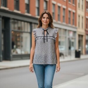 Soho Jeans Sleeveless Lace Top with single button close on Back Size Large